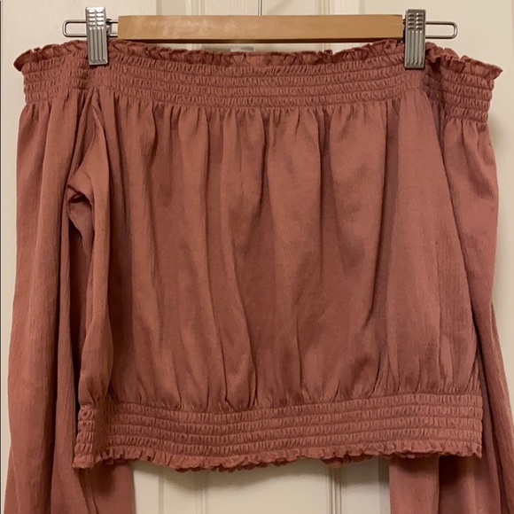 Off the shoulder long sleeve cropped shirt - Picture 2 of 4